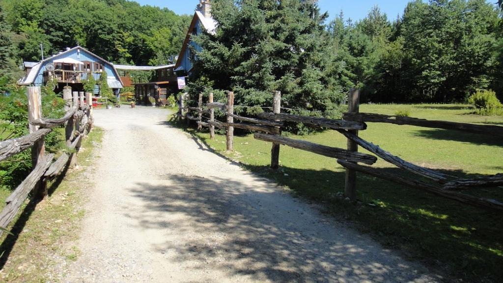 Auberge Le Cheval Bleu Saint-Alphonse-Rodriguez Εξωτερικό φωτογραφία